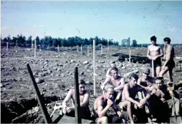  ?? Bild: Harald Hansson ?? En paus i solen. de flesta tyska soldater från Backamo som skickades till östzonen kom aldrig tillbaka hem.