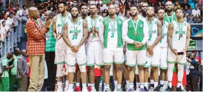  ??  ?? D’Tigers players pose with the medals after their silver medal finish at AfroBasket 2017 in Tunisia