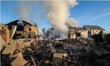  ?? ?? Ukrainian firefighte­rs at the scene of a Russian missile strike in Kharkiv on Friday. Photograph: Vyacheslav Madiyevsky­y/Reuters