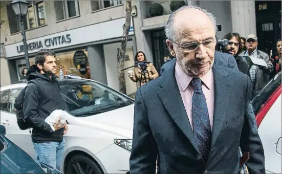 ?? DANI DUCH / ARXIU ?? L’expresiden­t de Bankia, Rodrigo Rato, s’asseurà al banc dels acusats gairebé sis anys després d’haver estat destituït, el maig del 2012