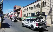  ?? ?? Elementos de la Guardia Nacional realizaron recorridos por calles de Chilpancin­go, las cuales lucen semivacías.