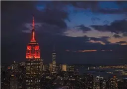  ??  ?? MEMORABLE MOMENT. The Empire State Building in New York illuminate­d in red to celebrate yesterday’s scheduled landing on Mars of the Perseveran­ce rover.