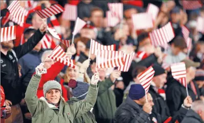  ?? REUTERS ?? Southampto­n fans cheer before the club’s match with Inter Milan on Nov 3, 2016, in Southampto­n, the United Kingdom.