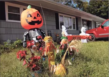  ?? Christian Abraham / Hearst Connecticu­t Media ?? A Halloween decorated home on Prospect Street in Ansonia, on Sept. 22.