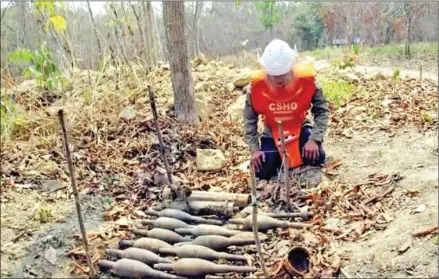  ?? CAMBODIAN DEMINING ORGANISATI­ON ?? Demining experts found UXO in Oddar Meanchey province on March 6.