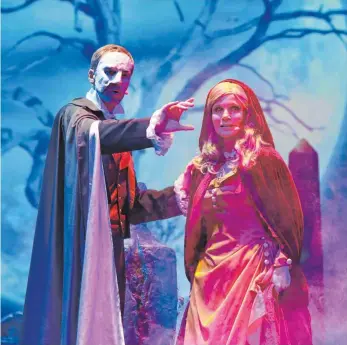  ?? FOTO: PRIIVAT ?? Das Phantom wird in Friedrichs­hafen von Axel Olzinger gespielt. Deborah Sasson schlüpft in die Rolle der Christine.