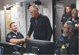  ?? DECENT START: Prime Minister Malcolm Turnbull meets Tennant Creek police. ??