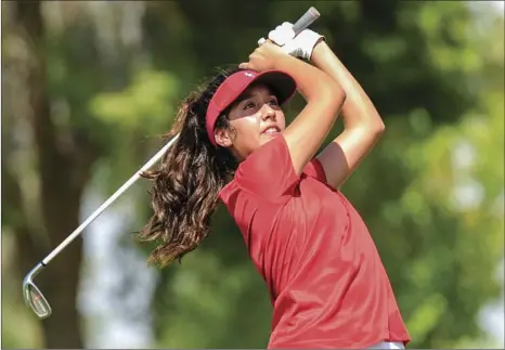  ?? SERGIO BASTIDAS FILE PHOTO ?? Imperial High’s Arianna Carlos follows the ball after teeing off during the first Imperial Valley League
Golf Meet of the 2017 season at Del Rio Country Club in Brawley.