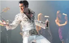  ?? FOTO: PRIVAT ?? Das Elvis-Musical gastiert mit vielen Hits des King in der Oberschwab­enhalle.