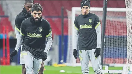  ?? FOTO: ATLÉTICO ?? Felipe Augusto Monteiro y José María Giménez, en un entrenamie­nto con el Atlético de Madrid