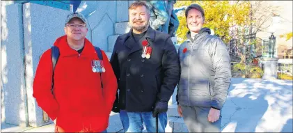  ?? BETH PENNEY/THE TELEGRAM ?? Veterans Emergency Transition­ing Services members (from left) Donald Hookey, Mark Gauci, and Kathleen Elwood are participat­ing in a 24-hour vigil in support of Canadian military veterans at the War Memorial in St. John’s.