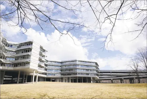  ?? Hearst Connecticu­t Media file photo ?? The former headquarte­rs building of Union Carbide in Danbury.