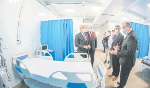 ??  ?? Autoridade­s nacionales participar­on en abril pasado de la inauguraci­ón del nuevo hospital de contingenc­ia del Ineram.