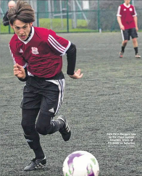  ?? Picture: Rebecca Holliday FM4218630 ?? Park Farm Rangers take up the chase against Smarden, green, at Pitchside on Saturday