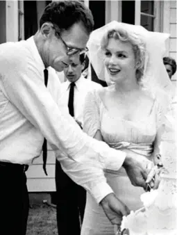  ?? (Photos: Wikimedia Commons) ?? ARTHUR MILLER and Marilyn Monroe tie the knot in Westcheste­r County, New York, 1956.