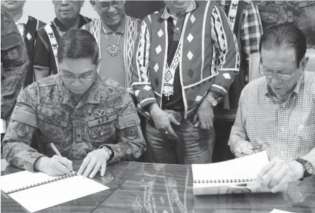  ?? (PHOTO BY 4ID) ?? GOV. JOSE Maria R. Zubiri Jr, and Brigadier General Eric Vinoya, Commander of 403RD Infantry Brigade sign a Memorandum of Agreement (MOA) declaring the province of Bukidnon as conflict-manageable and ready for further developmen­t (CMRFD) on Tuesday, August 7, 2018.