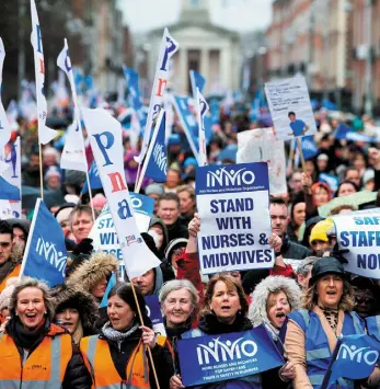  ?? Photo: Tom Honan ?? DEMANDS: Thousands marched in Dublin yesterday in support of striking nurses and midwives, calling on the Government to make serious proposals to resolve the dispute.