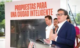  ?? ?? EL CANDIDATO de Movimiento Ciudadano en una conferenci­a, ayer.