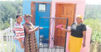  ?? Photos: Nwabisa Pondoyi ?? Peggy Dlephu (middle) with teachers Amanda Gxangati (left) and Yoliswa Mzili celebratin­g the newly built facilities at Siphuncend­o preschool in Concordia.