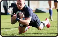  ??  ?? GOING SOLO: Stuart Hogg scores a brilliant try