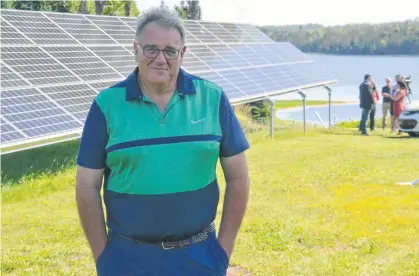  ?? STU NEATBY/THE GUARDIAN ?? Mark Booth, shown at his home in Belle River, decided to install solar panels at his home to lower his energy costs.