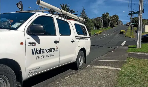  ?? TOM DILLANE/FAIRFAX NZ ?? Auckland Watercare Services was still working on the leaking sewerage pipe in Seaview Rd, Castor Bay, on Sunday, March 5.