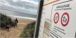  ?? PHOTO OUEST-FRANCE ?? Certaines plages sont interdites aux chiens dès avril, d’autres à partir de mai. Des panneaux sont installés, comme ici à Beg Léguer. Le collectif aimerait une harmonisat­ion et la création de cani-plages.