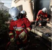  ?? (Photos Philippe Arnassan) ?? Selon les premiers éléments, l’origine de l’incendie serait de source accidentel­le.