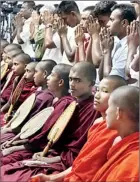  ??  ?? A public lecture on western conspiraci­es and on how the country can face them was organized by the Jathika Hela Urumaya (JHU). A large number of people including monks, artists and profession­als attended
Pic By Kithsiri De Mel