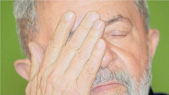  ?? EFE ?? En la mira. El ex presidente brasileño, Lula da Silva, declaró ayer ante la Justicia por supuestas maniobras para frenar la investigac­ión Lava Jato.