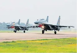  ?? "IN DAN#$A / AP ?? Avions de combat xinesos SU-30 a punt d’enlairar-se
