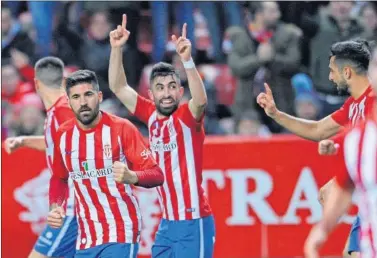  ??  ?? ENRACHADO. Michael Santos celebra su gol ante el Alcorcón, es el cuarto partido consecutiv­o marcando.