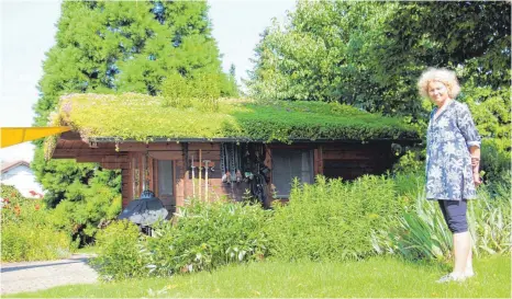  ?? FOTOS: KSC ?? Saftig und romantisch: Uschi App hat das Dach einer Hütte in Unlingen begrünt.
