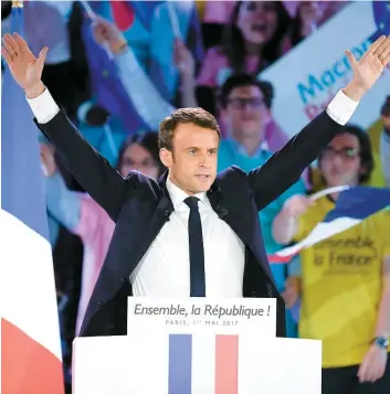  ??  ?? Plusieurs artistes, politicien­s, dirigeants, scientifiq­ues et médias encouragen­t les électeurs à voter pour Emmanuel Macron afin de faire barrage au Front national.