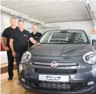  ?? Foto: Aumiller ?? Das Verkaufste­am (von links: Andreas Forster, Lothar Göhring und Robert Maier) berät jetzt auch zu den Modellen von Fiat.