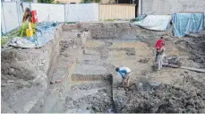  ?? FOTO: LANDESAMT FÜR DENKMALPFL­EGE ?? Den alten Römern auf der Spur: die Grabungsst­ätte in Illertisse­n.
