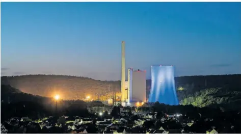  ?? FOTO: OLIVER DIETZE/DPA ?? Das Steag-Kohlekraft­werk Bexbach ist eine jener Anlagen, die durch neue Gaskraftwe­rke ersetzt werden könnten.