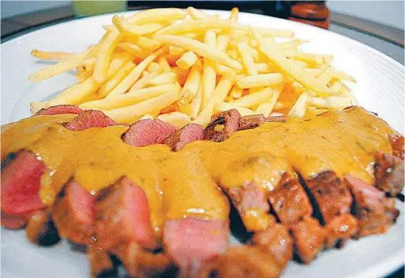  ?? FOTOS DIVULGAÇÃO ?? Entre as opções de almoço, pratos como entrecôte ao molho mostarda com batatas fritas ou tilápia ao molho de ervas com arroz de maçã verde