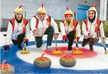  ?? Foto: H. Mican, MDR, ORF, dpa ?? Marlene Morreis (Melanie), Veronika Polly (Emma Buntinger), Katharina Straßer (Vicky) und Maddalena Hirschal (Geri, von links) sind die „Chicken Nugget Queens“. Peinlich ist ihnen nichts – und sie haben ein großes Ziel.