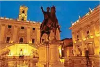  ??  ?? QUESTIONE ROMANA Piazza del Campidogli­o, a Roma, con la statua dedicata a Marco Aurelio
