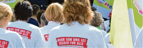  ?? Foto: Ida König, Archiv ?? Protest von Krankenpfl­egern in Augsburg: „Die Belastung ist einfach zu groß – sowohl körperlich als auch psychisch.“