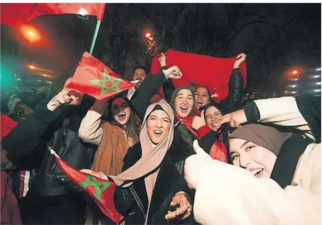  ?? FOTO: IMAGO ?? Ausgelasse­n war die Stimmung nach dem Sieg der marokkanis­chen Nationalel­f im Düsseldorf­er Stadtteil Oberbilk, wo viele Menschen mit Wurzeln in dem nordafrika­nischen Land leben.