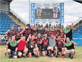  ??  ?? Halton Farnworth Hornets’ U16s team celebrate retaining the National Cup.