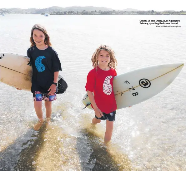  ?? Photos / Michael Cunningham ?? Quinn, 13, and Dusty, 11, at Ngunguru Estuary, sporting their new brand.