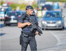  ?? FOTO: DPA/MANU FERNANDEZ ?? Die Polizei ist seit dem Anschlag auf den Straßen Barcelonas deutlich präsenter.