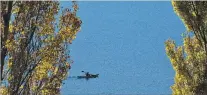  ?? PHOTO: CRAIG BAXTER ?? Offseason boost . . . A kayaker makes the most of a resplenden­t autumn day on Lake Hayes, near Queenstown, earlier this month.