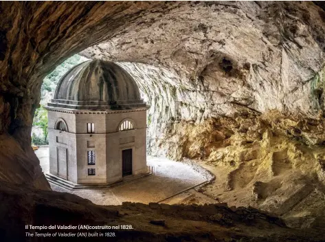  ??  ?? Il Tempio del Valadier (AN)costruito nel 1828. The Temple of Valadier (AN) built in 1828.