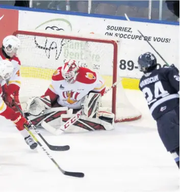  ?? PHOTO D’ARCHIVES ?? Le Drakkar de Baie-comeau a raté son retour à la compétitio­n, hier, quand il s’est incliné 2-0 devant le Phoenix de Sherbrooke.