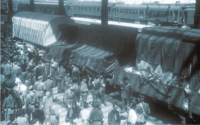  ?? EFE ?? REGRESO A ESPAÑA. Las obras del Museo del Prado expuestas en Ginebra llegan a la Estación del Norte de Madrid el 9 de septiembre de 1939.