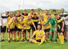  ?? Foto: Uta Wittke ?? Ungetrübte Freude bei den Fußballern des SV Beuren: Sie gewannen das Endspiel ge gen die SGM Ingstetten/Schießen und damit ihr Turnier.